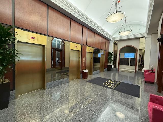 200 N Dearborn St in Chicago, IL - Building Photo - Building Photo