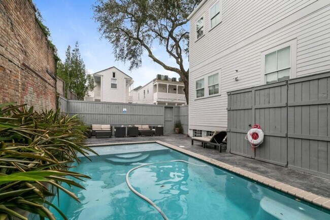 1523 Carondelet St in New Orleans, LA - Building Photo - Building Photo
