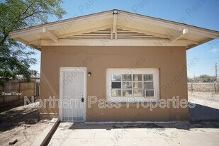 7600 Franklin Dr in El Paso, TX - Building Photo