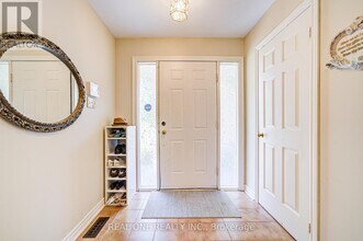 520 Blenheim Cres in Oakville, ON - Building Photo - Building Photo