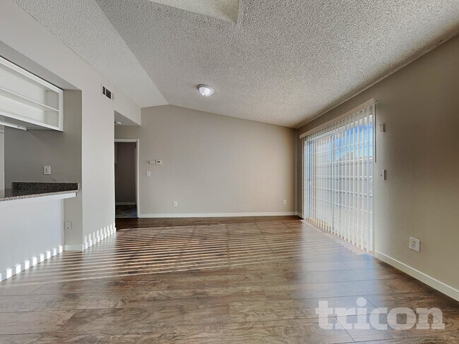 607 Placer Ln in Suisun City, CA - Foto de edificio - Building Photo