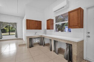 14500 NE 2nd Ave, Unit 2 in Miami, FL - Building Photo