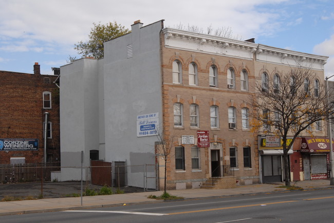 544 Spingfield Ave in Newark, NJ - Foto de edificio - Building Photo