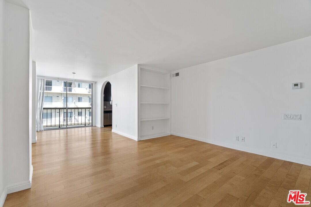 10747 Wilshire Blvd in Los Angeles, CA - Building Photo