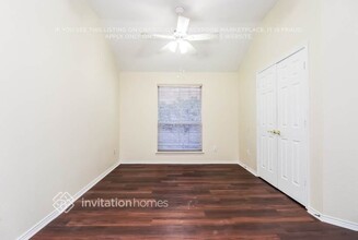 1013 Hidden Oaks Dr in Burleson, TX - Building Photo - Building Photo