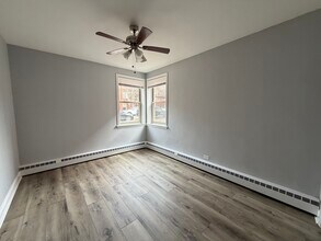 2417 W Farragut Ave, Unit G in Chicago, IL - Foto de edificio - Building Photo