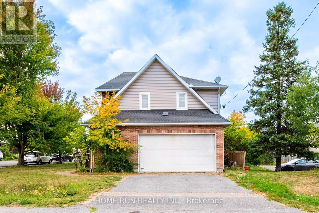 46 St Helen's Pl in Ottawa, ON - Building Photo