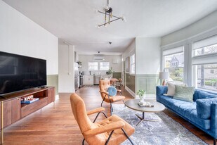 1036 SE 12th Ave in Portland, OR - Building Photo