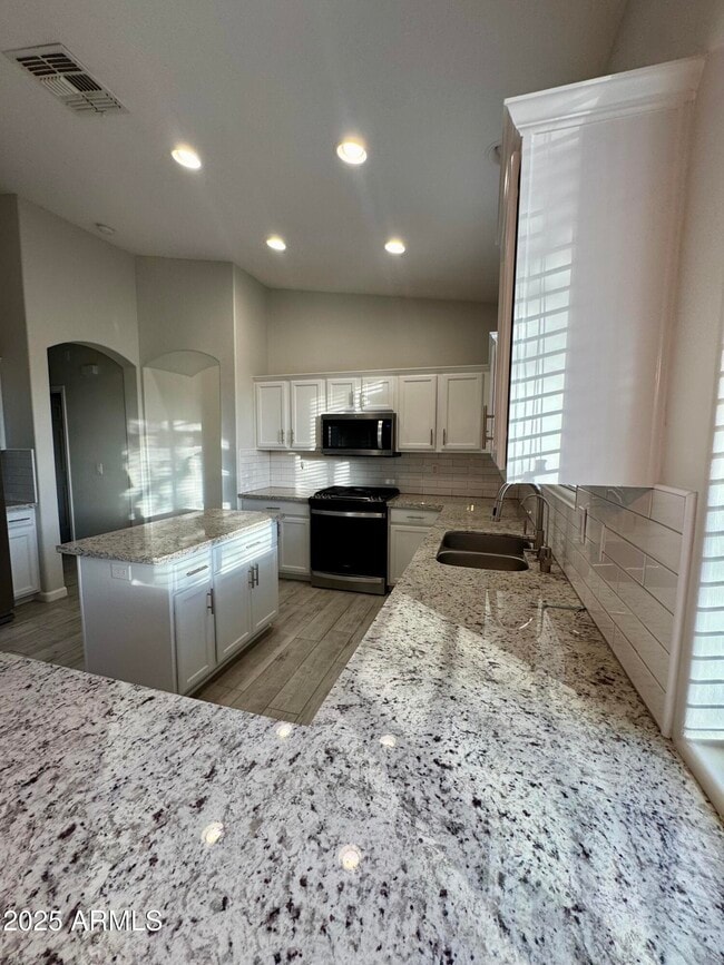 5642 W Lydia Ln in Phoenix, AZ - Building Photo - Building Photo