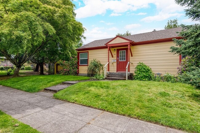 property at 807 SE 55th Ave