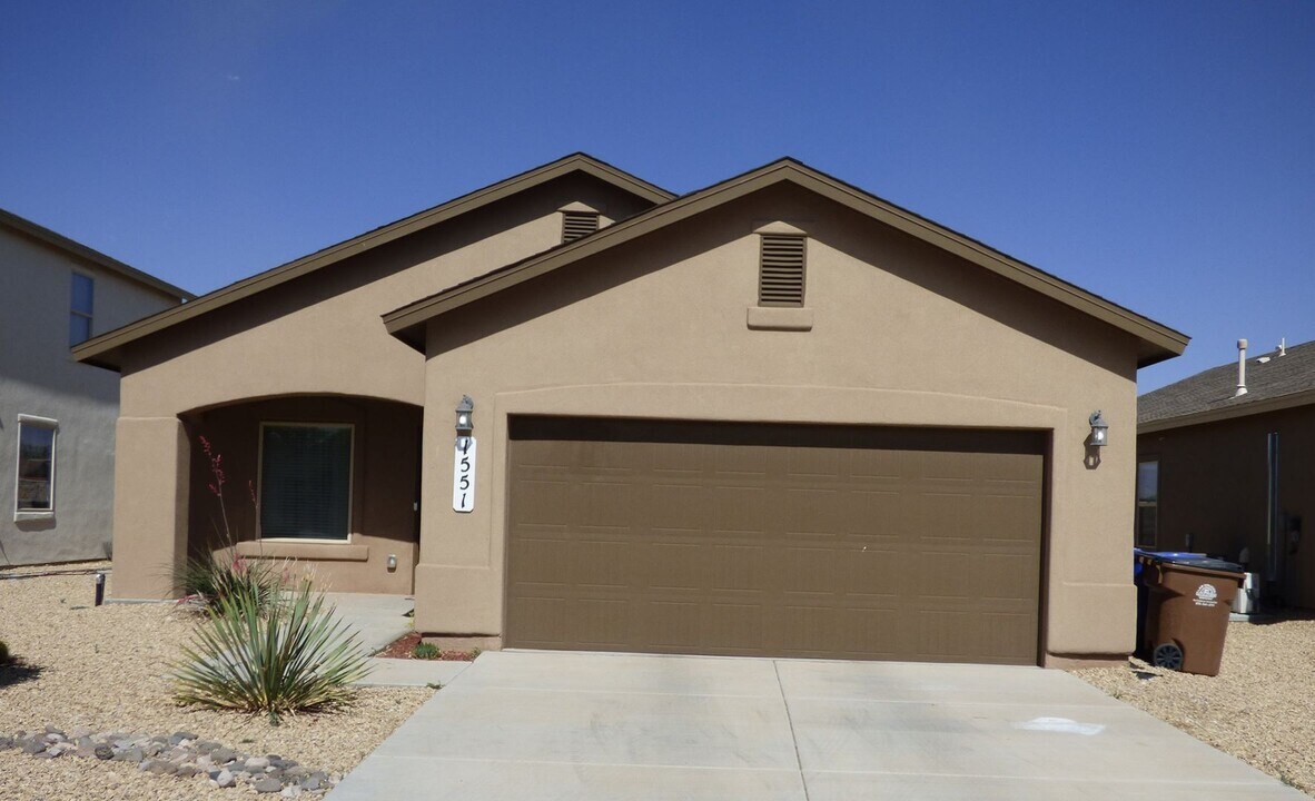1551 Pueblo Bonito Pl in Las Cruces, NM - Building Photo