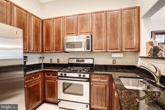 4950 Brenman Park Dr, Unit 112 in Alexandria, VA - Building Photo - Building Photo