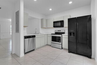 540 NE 5th Ter in Florida City, FL - Foto de edificio - Building Photo