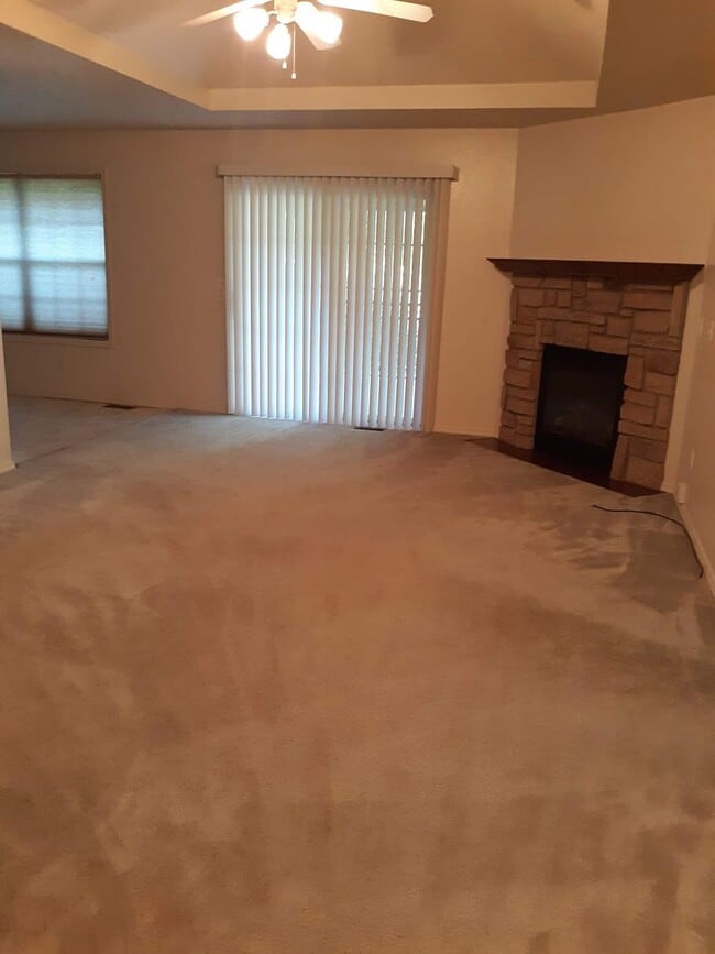 3744 S Christine Ave in Springfield, MO - Building Photo - Building Photo