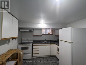 45 Brenda Crescent in Toronto, ON - Building Photo - Building Photo