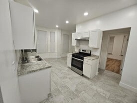 75 5th Ave in Troy, NY - Building Photo