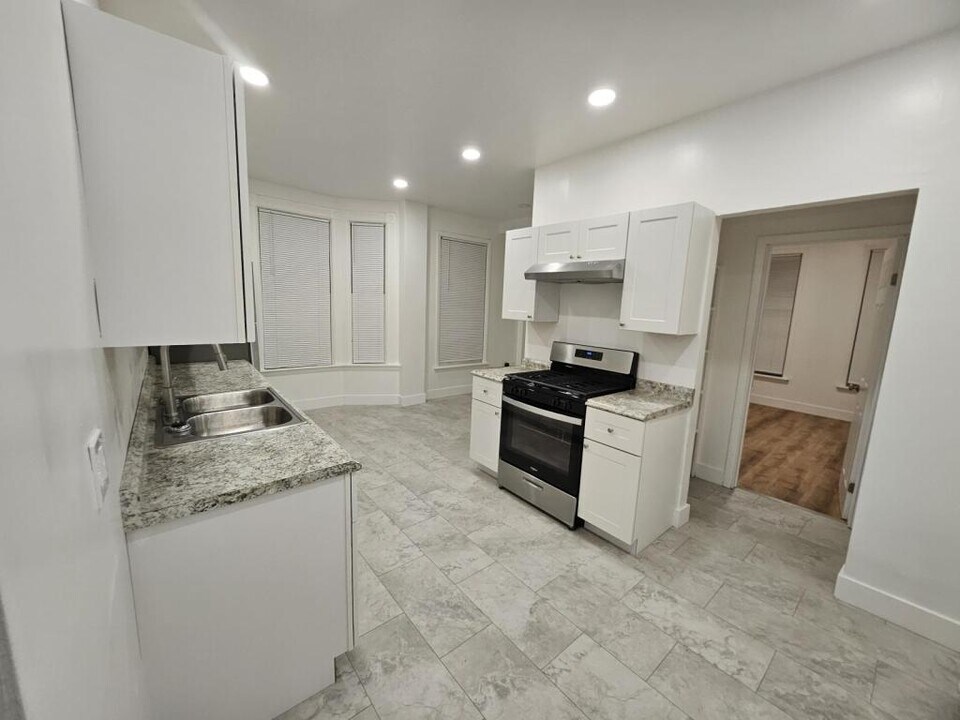 75 5th Ave in Troy, NY - Building Photo