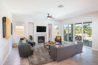 67424 Zuni Ct in Cathedral City, CA - Foto de edificio - Building Photo