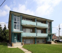 3865-3867 Bathurst St in Toronto, ON - Building Photo