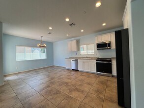 35240 Persano Pl in Fallbrook, CA - Building Photo - Building Photo
