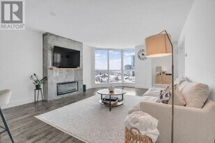 140 Dunlop St E in Barrie, ON - Building Photo