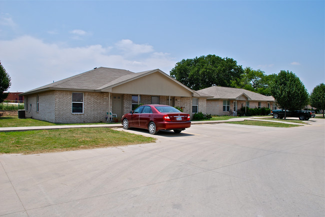 Estates of Bridgeport in Bridgeport, TX - Building Photo - Building Photo