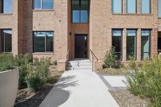 1 Riva Row in The Woodlands, TX - Building Photo - Building Photo