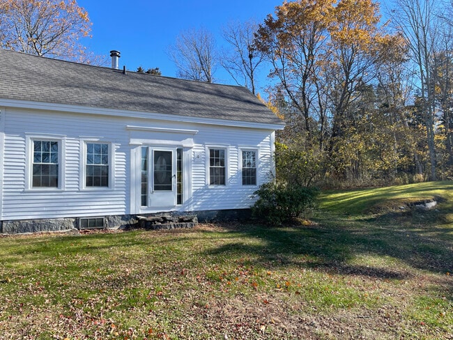 39 Eastern Ave in Boothbay Harbor, ME - Building Photo - Building Photo