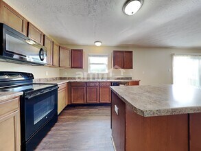 17193 Linda Way in Noblesville, IN - Foto de edificio - Building Photo