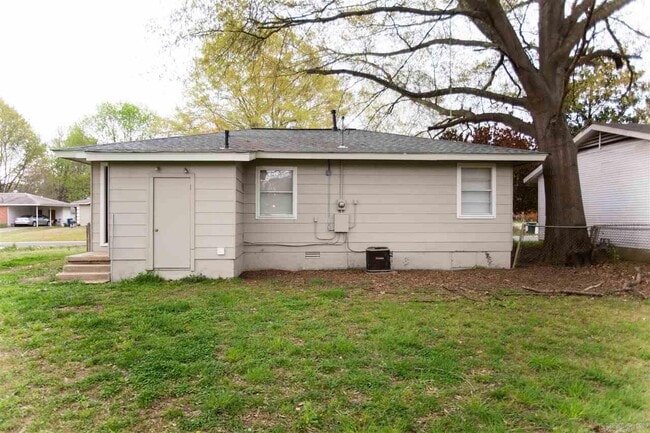 9110 Woodford Dr in Little Rock, AR - Building Photo - Building Photo