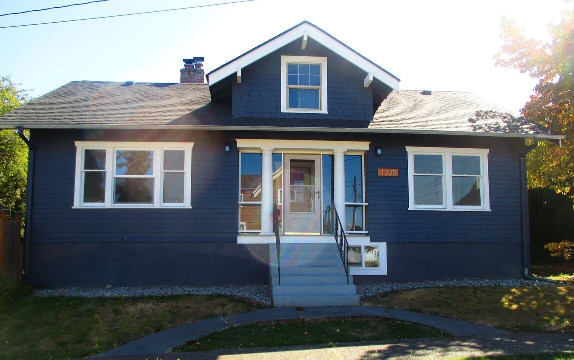 1208 N 10th St in Tacoma, WA - Building Photo