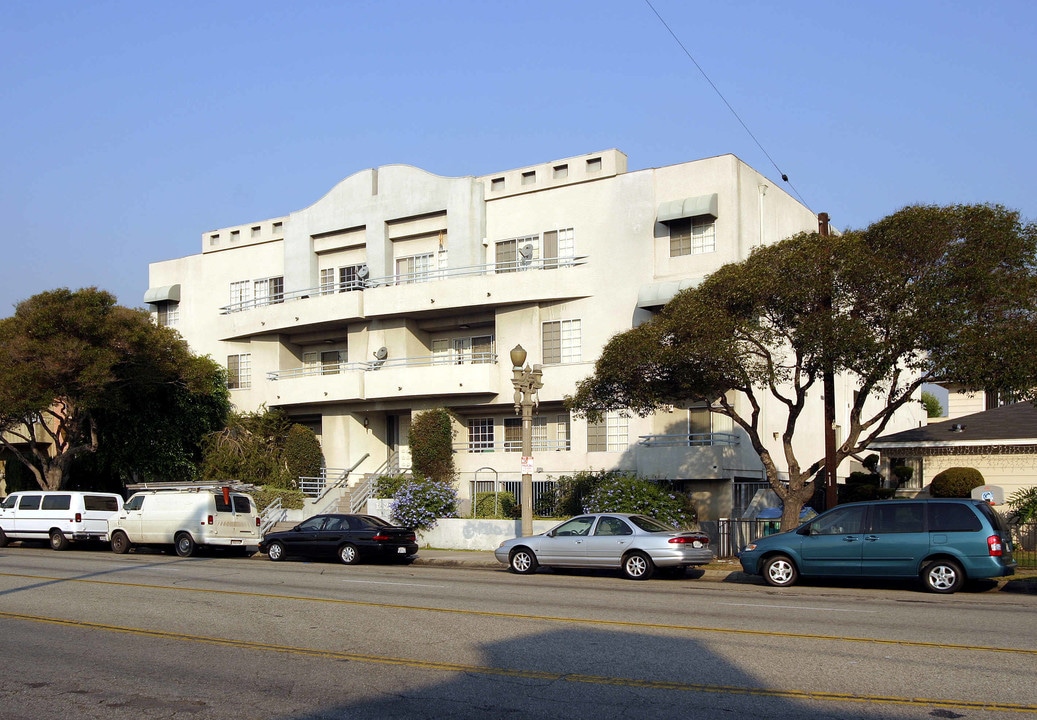 Residential Condomium in Los Angeles, CA - Building Photo