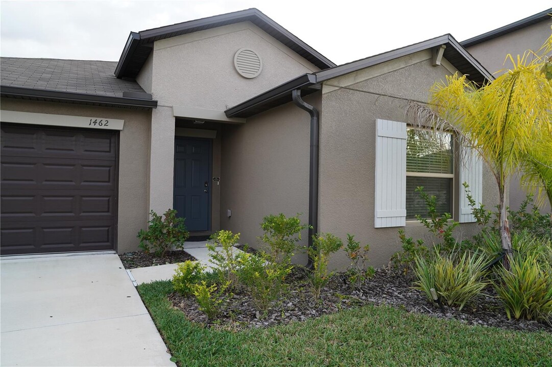 1462 Tahitian Sunrise Dr in Plant City, FL - Building Photo