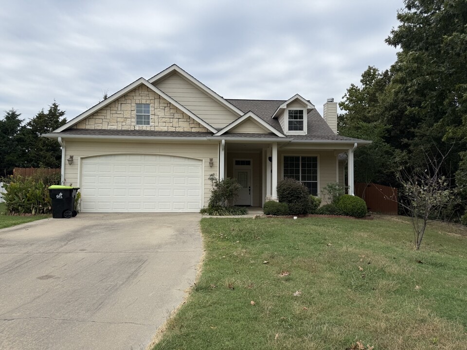 1318 Emily Ln in Ada, OK - Building Photo