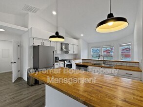10266 W Silver City St in Boise, ID - Foto de edificio - Building Photo