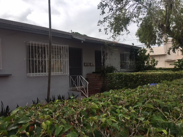 420-426 NE 70th St in Miami, FL - Building Photo