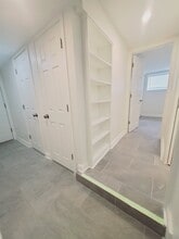 47 Lindale St, Unit B in Stamford, CT - Building Photo - Building Photo