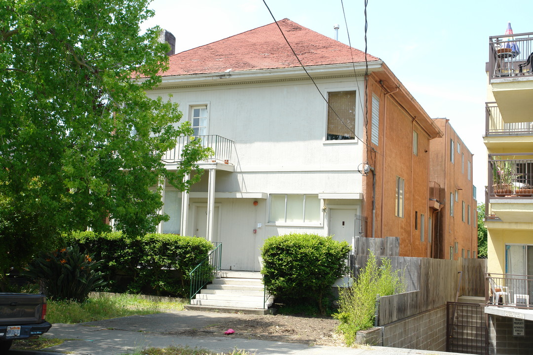 2612 Hillegass Ave in Berkeley, CA - Building Photo