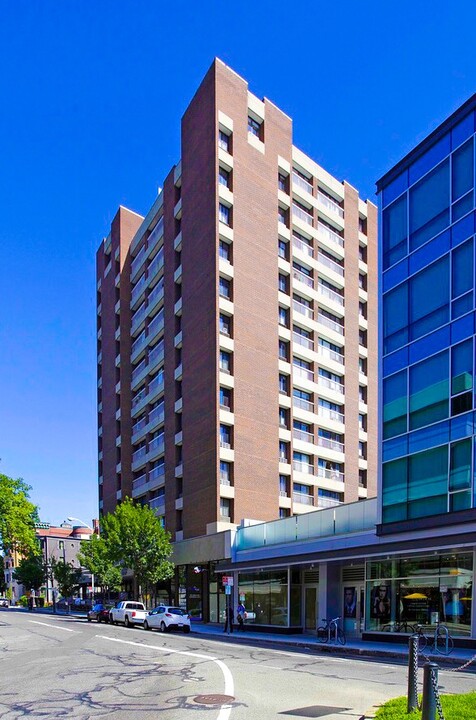 1105 Massachusetts Ave, Unit 11G in Cambridge, MA - Foto de edificio