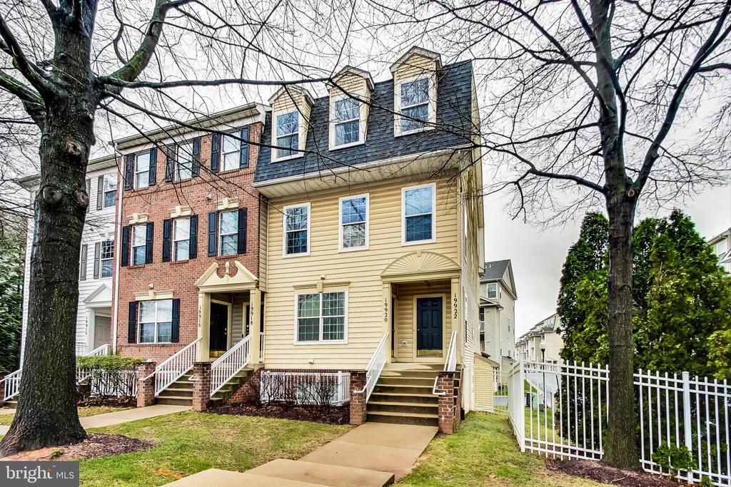 19922 Crystal Rock Dr in Germantown, MD - Building Photo