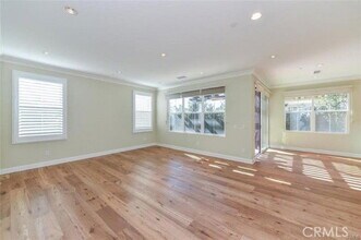 134 Stallion in Irvine, CA - Foto de edificio - Building Photo