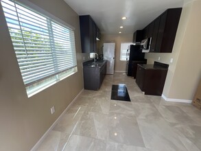 4858 Palm Ave in La Mesa, CA - Foto de edificio - Building Photo