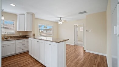 124-126 4th St in Seal Beach, CA - Building Photo - Building Photo