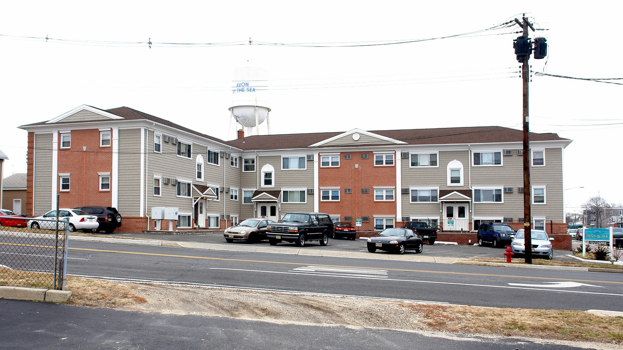 28-44 Sylvania Ave in Avon By The Sea, NJ - Building Photo