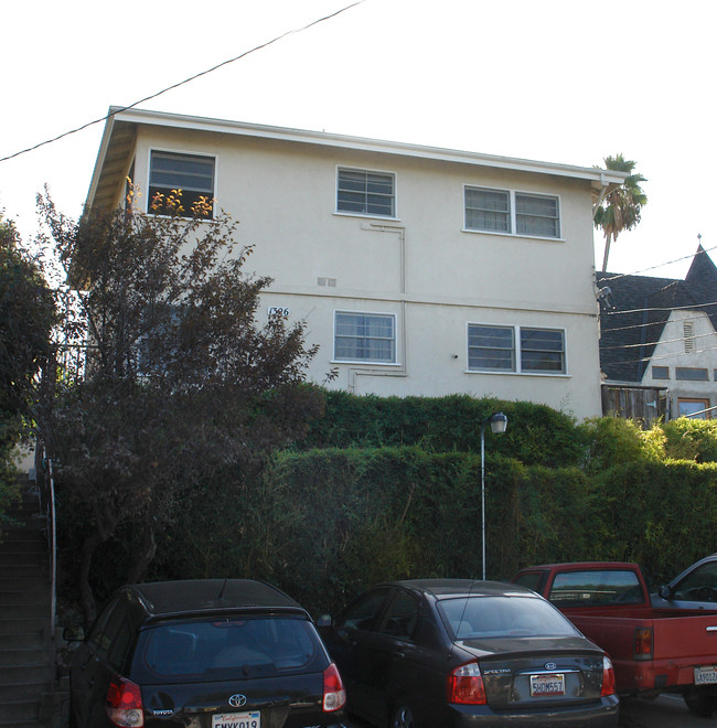 1326 Edgecliffe Dr in Los Angeles, CA - Foto de edificio - Building Photo