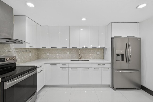 8851 NW 119th St in Hialeah Gardens, FL - Building Photo - Building Photo