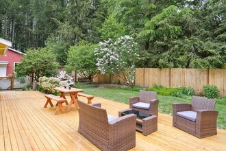 8676 Cherry Orchard Lane NE in Bainbridge Island, WA - Building Photo - Building Photo