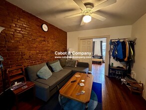 8 Mead St, Unit 1A in Boston, MA - Building Photo - Building Photo