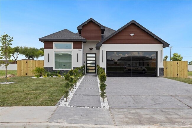 32 Zimmerius Ave in McAllen, TX - Building Photo - Building Photo