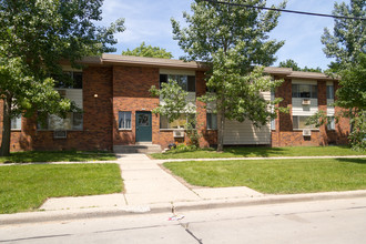 Good Tree Apartments in Milwaukee, WI - Building Photo - Building Photo